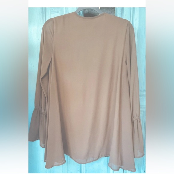 Women’s Tan Flowy Oversized Blouse SizeXS Long Sleeves Bell Show Me Your Mumu - Picture 13 of 14